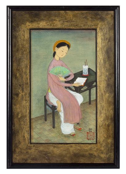 MAI TRUNG THỨ (1906-1980) 
拿着扇子的女孩坐在她的写字台前，1961年

丝绸上的水墨和彩色，右下方有签名和日期。 

在艺术家制作的原始框架中...