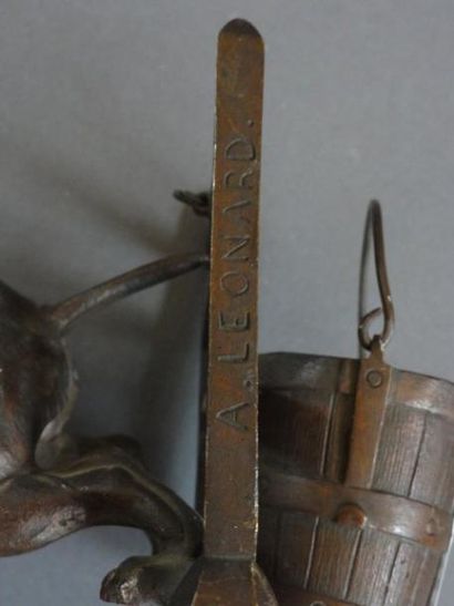 A. LEONARD Dogue. Sujet en bronze L: 21 cm
