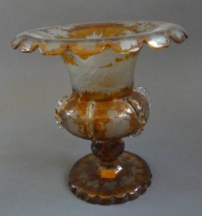 null Vase de forme médicis en cristal de Bohème à décor cynégétique