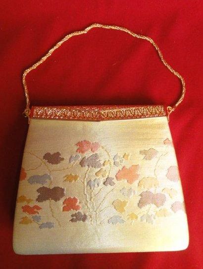 TAKASHIMAYA Sac en soie dorée à motifs floraux Fermoir et anse bandoulière en métal...