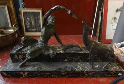 Marcel-André BOURAINE (1886-1948) Satyre et biche. Epreuve en bronze à patine verte....