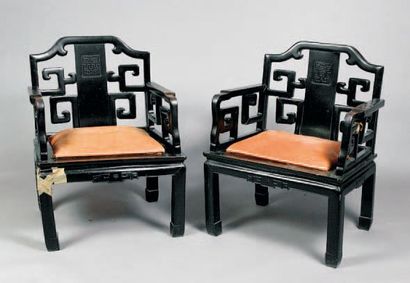 null Paire de fauteuils de lettré en bois de fer ajouré Travail chinois XXe 83 X...