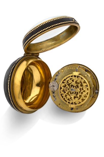 DUQUESNE, Paris 
Onion watch in gilt metal entirely sheathed in studded leather



Hinged...