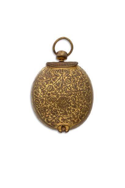 TRAVAIL SUISSE Milieu XVIIe siècle Montre ovale en métal doré astronomique fabriquée...