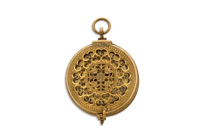 AUGSBURG Milieu du XVIe siècle Primitive gilt metal clock with folio and stackfreed...