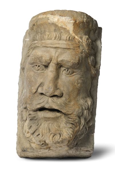 灰色玄武岩MODILLON WITH GLADIATOR 雕刻着（带有白色石英脉络）的大胡子角斗士的头像，头部束有头带。
法国南部，16世纪
高度：34厘米...