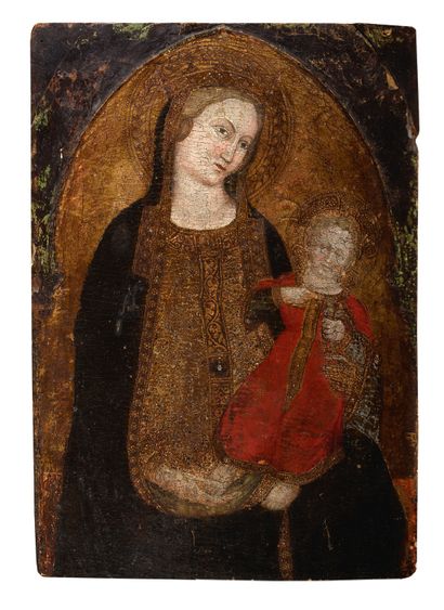 圣母带着孩子 木板上的淡彩画，背景是刻画的镀金，圣母坐着，威严地站在那里，戴着皇冠，穿着衣服，把她的孩子耶稣介绍给她，她的左手拿着一只鸟。
意大利，14世纪风格
高度：64厘米...