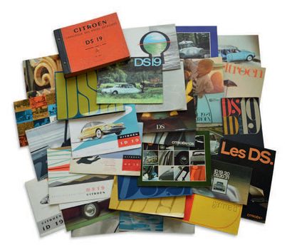 CITROËN DS & ID 
Important lot of 60 catalogues and various documents
