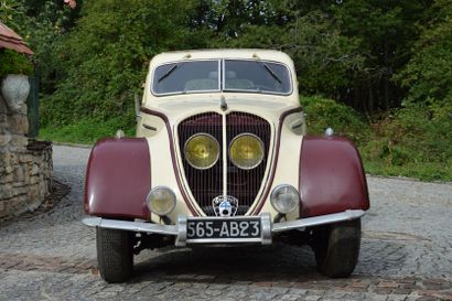CIRCA 1937 - PEUGEOT 402 LIMOUSINE 
French registration title



7-seater version...