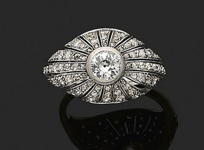 null 
DOME" RING

Antique and eight-cut diamonds

Platinum (850)

Weight of the central...