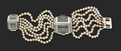 BOUCHERON 
BRACELET « ART DÉCO »

Rangs de perles fines

Motifs de cristal de roche...
