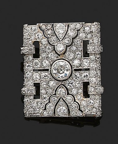 null 
BROOCH " DIAMONDS

Round old cut diamonds

Platinum (850)

Diamond weight :...