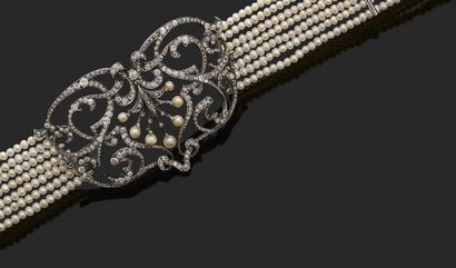 null 
SCROLL DESIGN ON A NECKLACE

Antique and rose-cut diamonds

18k gold (750)...