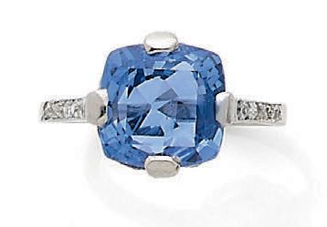 null 
SAPPHIRE" RING

Cushion cut sapphire and old cut diamonds

18k gold (750) and...