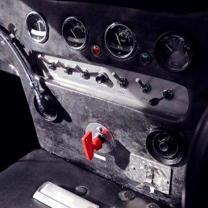 1968 TVR Vixen S2 增编：不利的技术控制。
法国注册文件
底盘编号LVX1235F

在1968年伦敦车展上以底盘形式展出的汽车，是第二辆S2车型（468辆），也是第一辆用螺栓连接车身的Vixen。
从20世纪70年代开始在英国、澳门和香港进行比赛；1993年完全修复，并进行了精心准备
完整的档案和后续工作，自1990年代以来的许多发票，最近的发票有3000欧元
X-Flow发动机采用福特711...