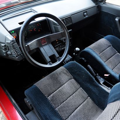 1985 Citroën BX Sport 法国车辆登记
底盘编号VF7XBXJ0001XJ1656

极为罕见的BX运动版第一系列和非常罕见的红色（产量不足10%）。
新车行驶40...