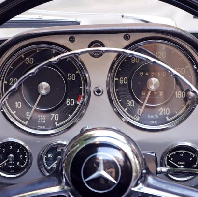 1960 Mercedes-Benz 190 SL 法国收藏家的执照
底盘编号12104210018185

自2003年以来，在同一个人手中。2008年在阿斯尼耶尔的奔驰专家Etoile...