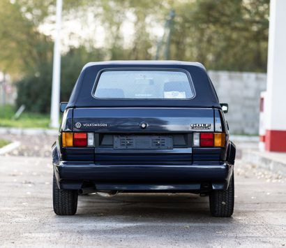 1991 VOLKSWAGEN Golf 1 Cabriolet 1.8 附录：出售的车辆不含CT。
法国收藏家的执照
底盘编号：WVWZZZ15ZMK023519
来自一个非常高质量的法国收藏品

神话般的年轻人，非常优雅的配置
特别系列...