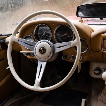 1964 ALFA ROMEO 2600 Spider Touring French registration title

Rare 4-seater convertible,...