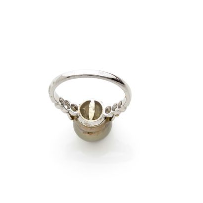 null BAGUE «PERLES FINES»
Perle fine bouton, diamants taille ancienne
Platine (850)
Td....