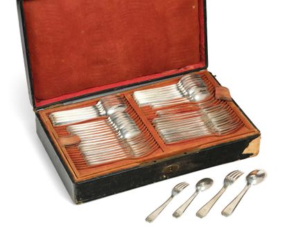 null SILVER MENAGERE (part) uniplat model, composed of twelve table cutlery (twelve...