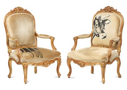 null SALON ITALIEN en bois sculpté et doré composé d'un canapé et de deux fauteuils.
Riche...