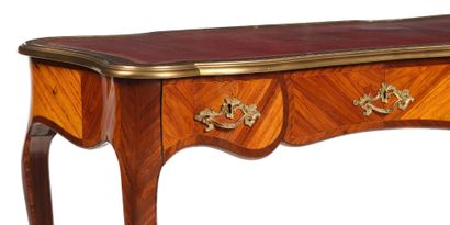 FRANÇOIS-ANTOINE REIZELLE (REÇU MAÎTRE EN 1764) Flat desk veneered on all sides with...