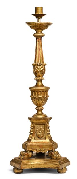 PIQUE-CIERGE d'autel en bois sculpté et doré,...