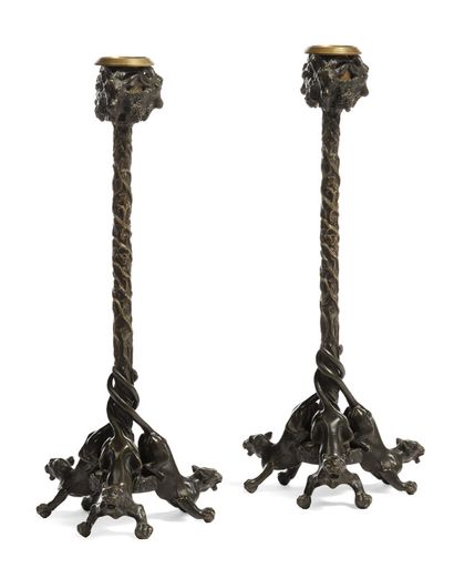 ATTRIBUÉ À CHRISTOPHE FRATIN (1801-1864) Paire de flambeaux à décor de têtes de boucs...
