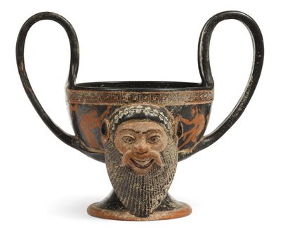 
JANIFORM CANTHARE，黑色釉面粘土浮雕的大胡子萨提尔头像，红色的渔女、运动员和萨提尔形象。



宽而高的手柄，座式。



希腊，可能是古代。



高度：26.5厘米...