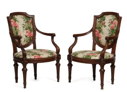 null Pair of cabriolet armchairs in molded and carved walnut left natural. The backs...