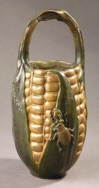 ALEXANDRE VIBERT (1847-1909) Vase cylindrique sur talon plat à anse en application,...