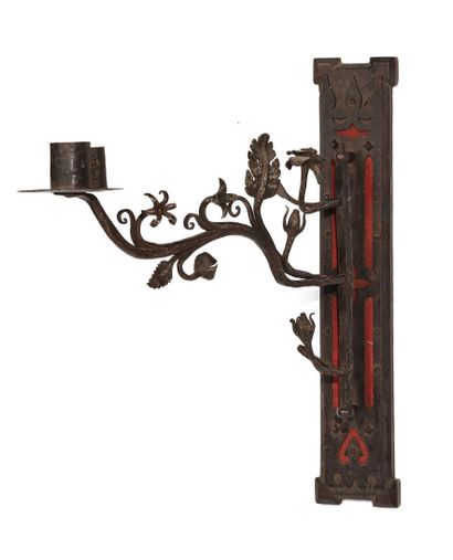 null LIGHT ARM
Mobile wrought iron with Gothic foliage decoration, double binet....