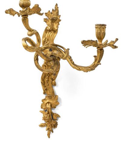 null Pair of gilt bronze and chased sconces with two curved light arms. Regency period.
Height...