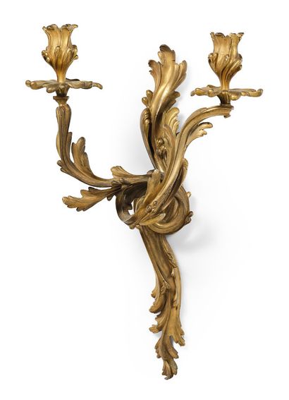 null IMPORTANT PAIR OF LIGHTS with two chased and gilded bronze arms. Louis XV period.
Height...