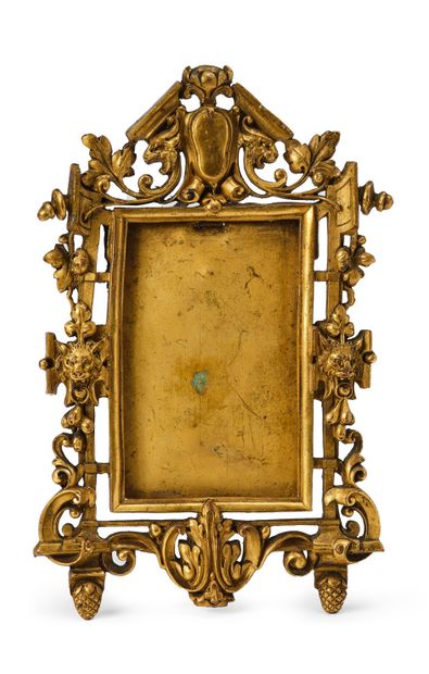 ATTRIBUÉ À ALPHONSE GIROUX (1799 - 1881) Cadre rectangulaire en cuivre doré néo-renaissance...