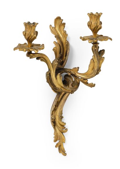 null IMPORTANT PAIR OF LIGHTS with two chased and gilded bronze arms. Louis XV period.
Height...