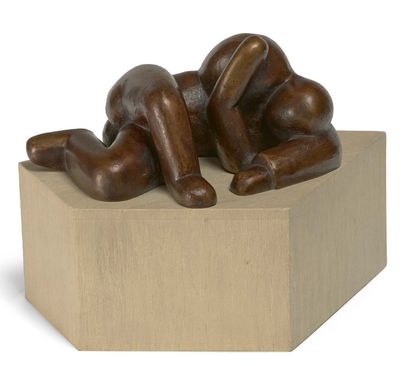HANS SCHMITZ (1896-1977) Liegender II, vers 1972
Bronze with brown patina, signed...
