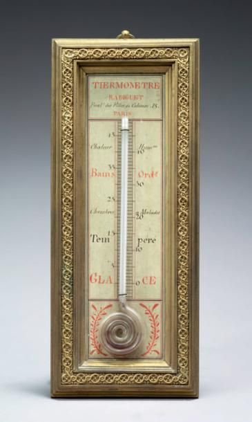 null Thermomètre selon RADIGUET, dans un cadre en bronze ciselé et doré, à décor...