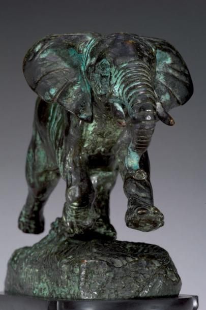BARYE Eléphant du Sénégal. Epreuve en bronze à patine verte. Fonte de BARBEDIENNE,...