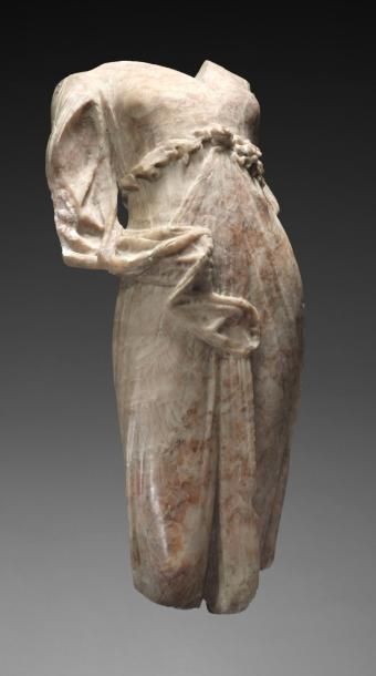null Corps de Vestale, en marbre sculpté. XVIe siècle H: 48 - L: 20 cm