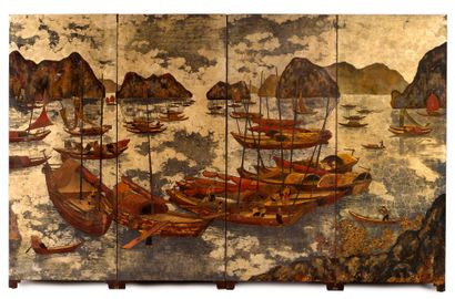 ÉCOLE DES BEAUX-ARTS DE L'INDOCHINE, CIRCA 1940-50 Jonques dans la baie 
Lacquer...