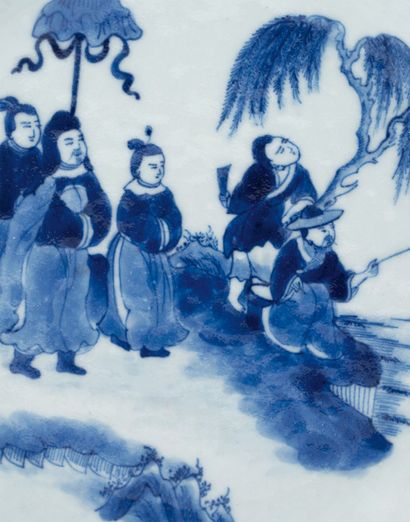 CHINE POUR LE VIETNAM — XVIIIe - XIXe SIÈCLE Un plat en porcelaine bleu-blanc à décor...