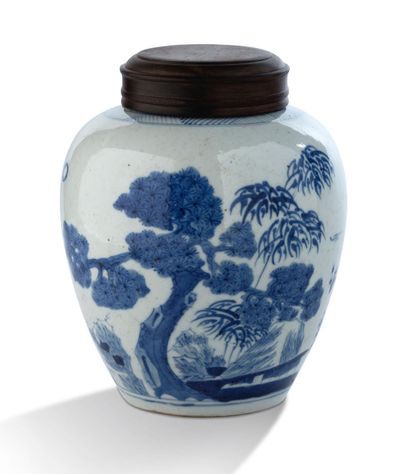 CHINE — DYNASTIE QING Petit pot-à-gingembre en porcelaine bleu-blanc à décor des...