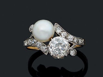 null RING "YOU & ME
Button pearl supposedly fine - not tested, old cut diamonds
18k...