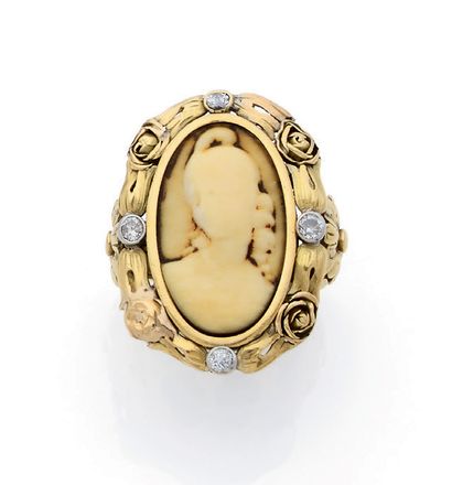 null RING "CAMEA
Deer antlers, round diamonds
18k (750) gold
Td. : 59 - Pb. : 11.9...