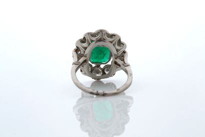 null EMERALD" RING
Rectangular emerald with cut sides, old cut diamonds
Platinum...