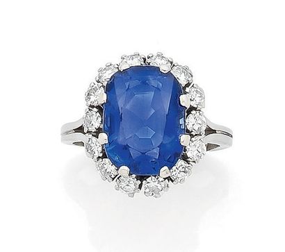 null BAGUE «SAPHIR»
Saphir ovale et diamants taille brillant
Platine (850)
Td. :...