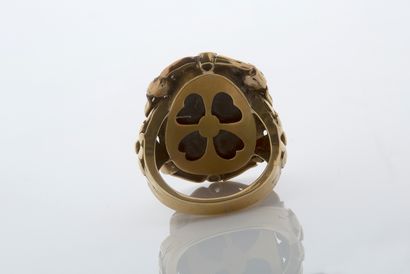 null RING "CAMEA
Deer antlers, round diamonds
18k (750) gold
Td. : 59 - Pb. : 11.9...