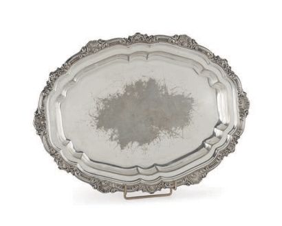 TIFFANY & CO Set of three table tops composed of :
- An oval tray with shell decoration...